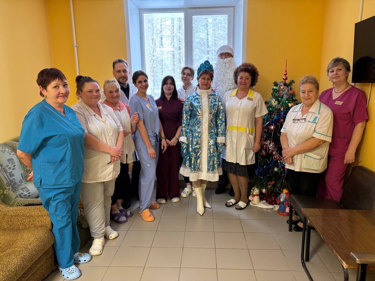 Сегодня в гостях у психиатрического отделения 1 побывали самые настоящие Дед Мороз и Снегурочка!