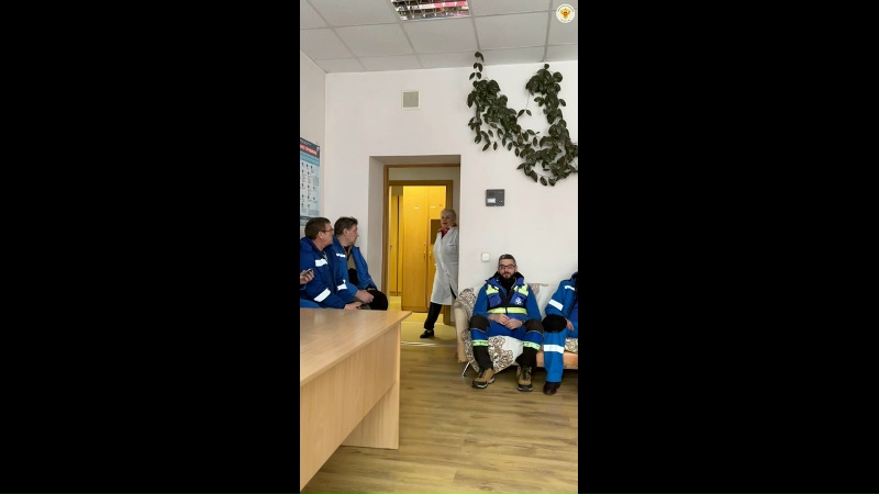 Даже Деду Морозу может понадобиться скорая помощь… по созданию праздничного настроения!